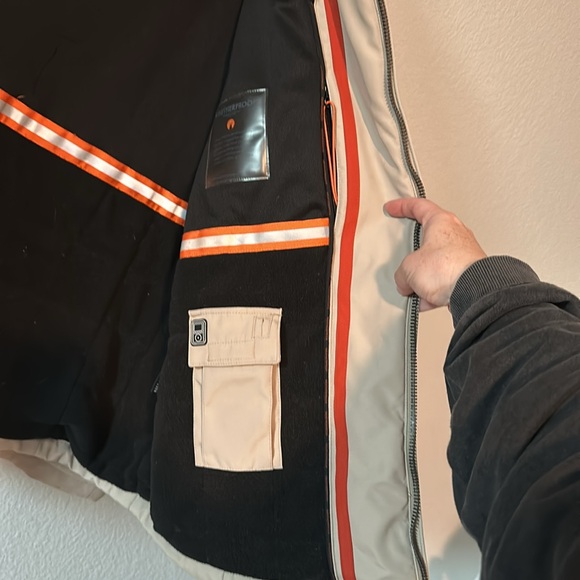 Weatherproof jacket - Picture 10 of 14